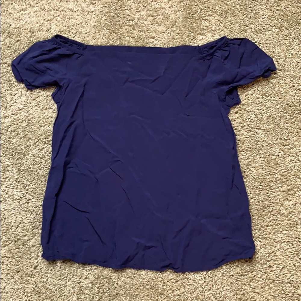 Off-the-shoulder top